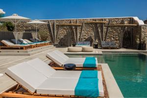 amyth of mykonos super paradise