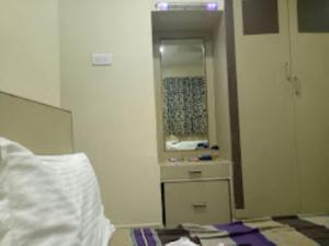 hotel vaidya regency