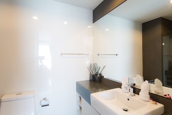 6th avenue surin beach