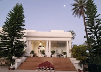altus luxury homestay