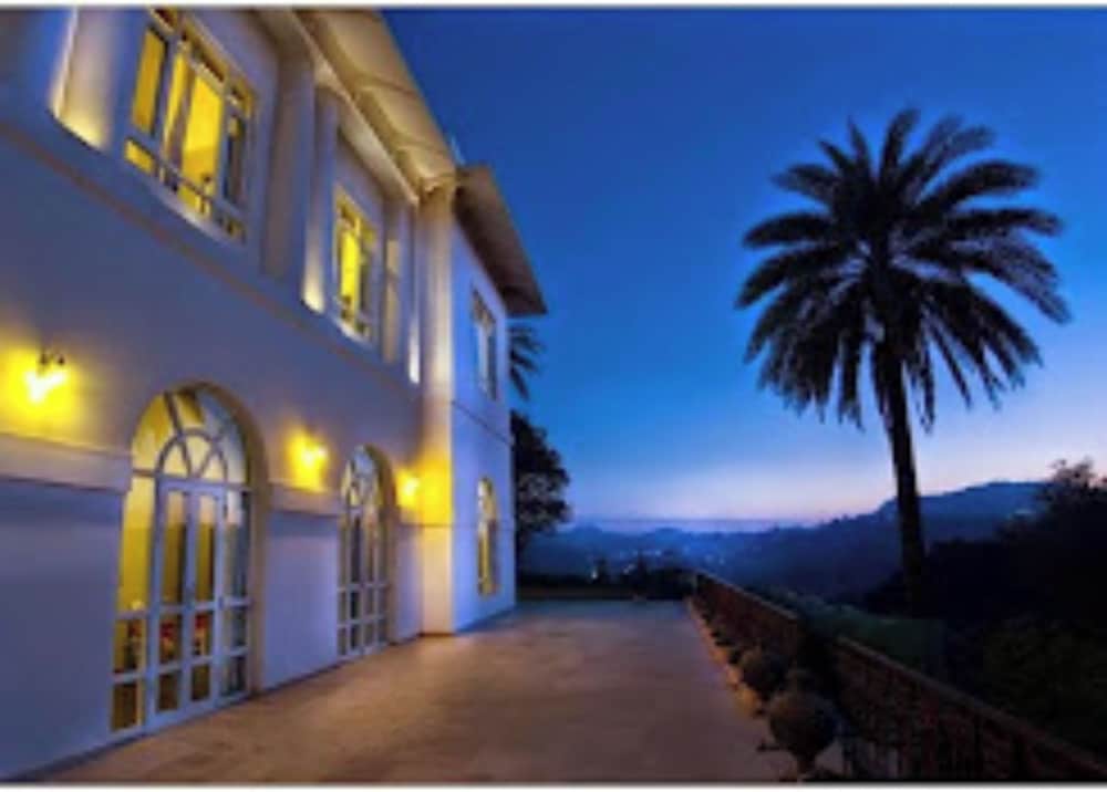 altus luxury homestay