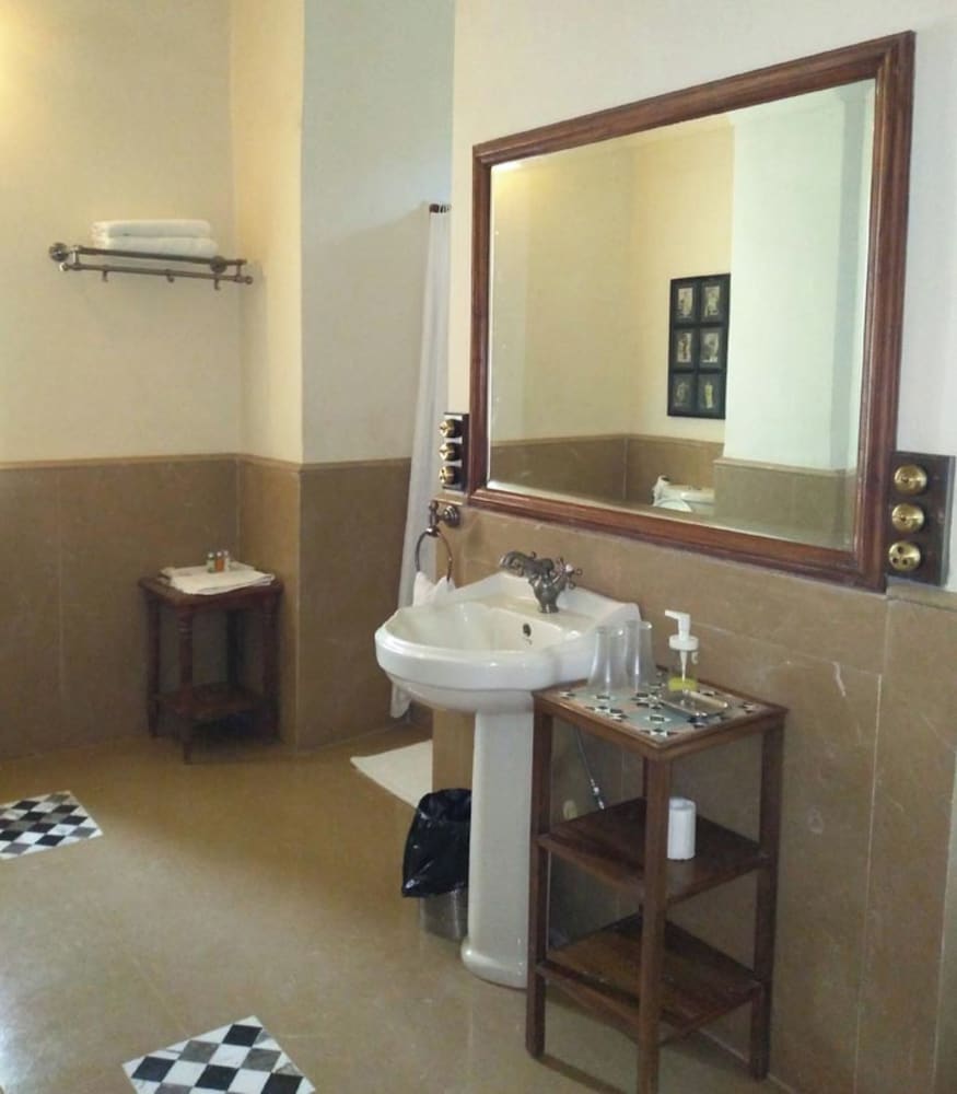 altus luxury homestay