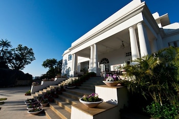 altus luxury homestay