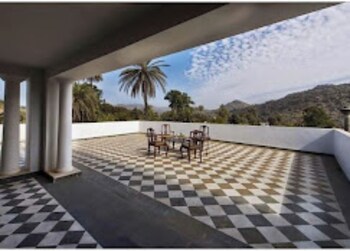 altus luxury homestay