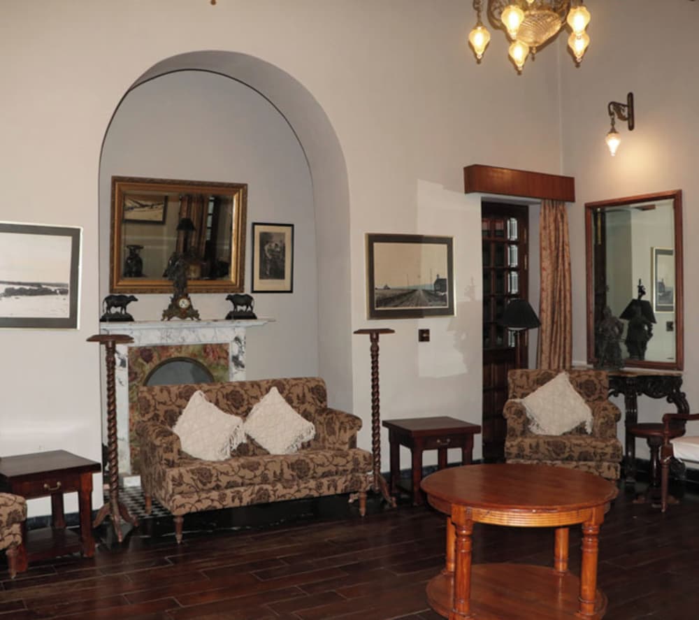 altus luxury homestay