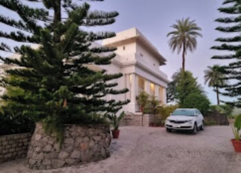 altus luxury homestay