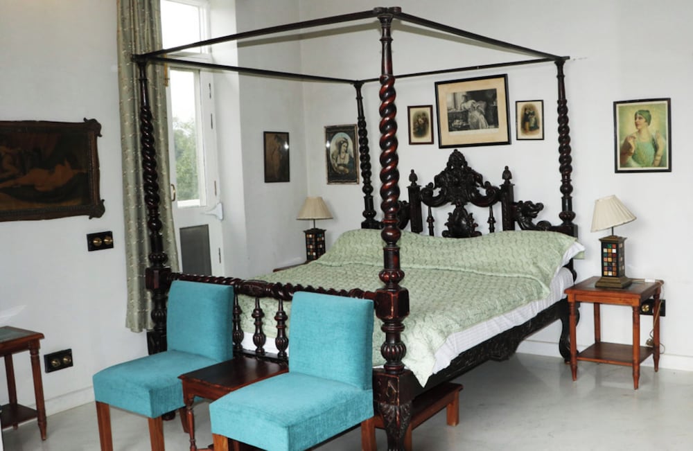 altus luxury homestay
