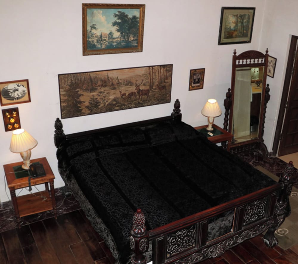 altus luxury homestay