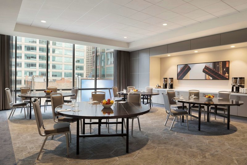 hampton inn chicago west loop fulton market area