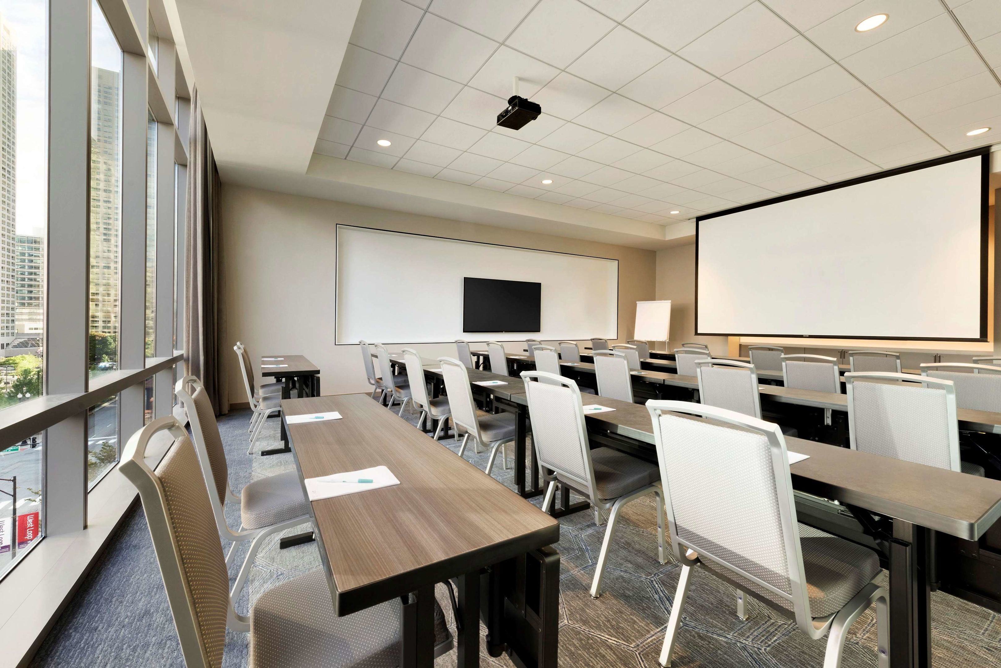 hampton inn chicago west loop fulton market area