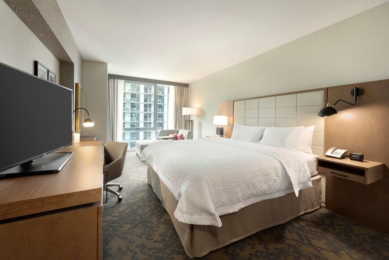 hampton inn chicago west loop fulton market area