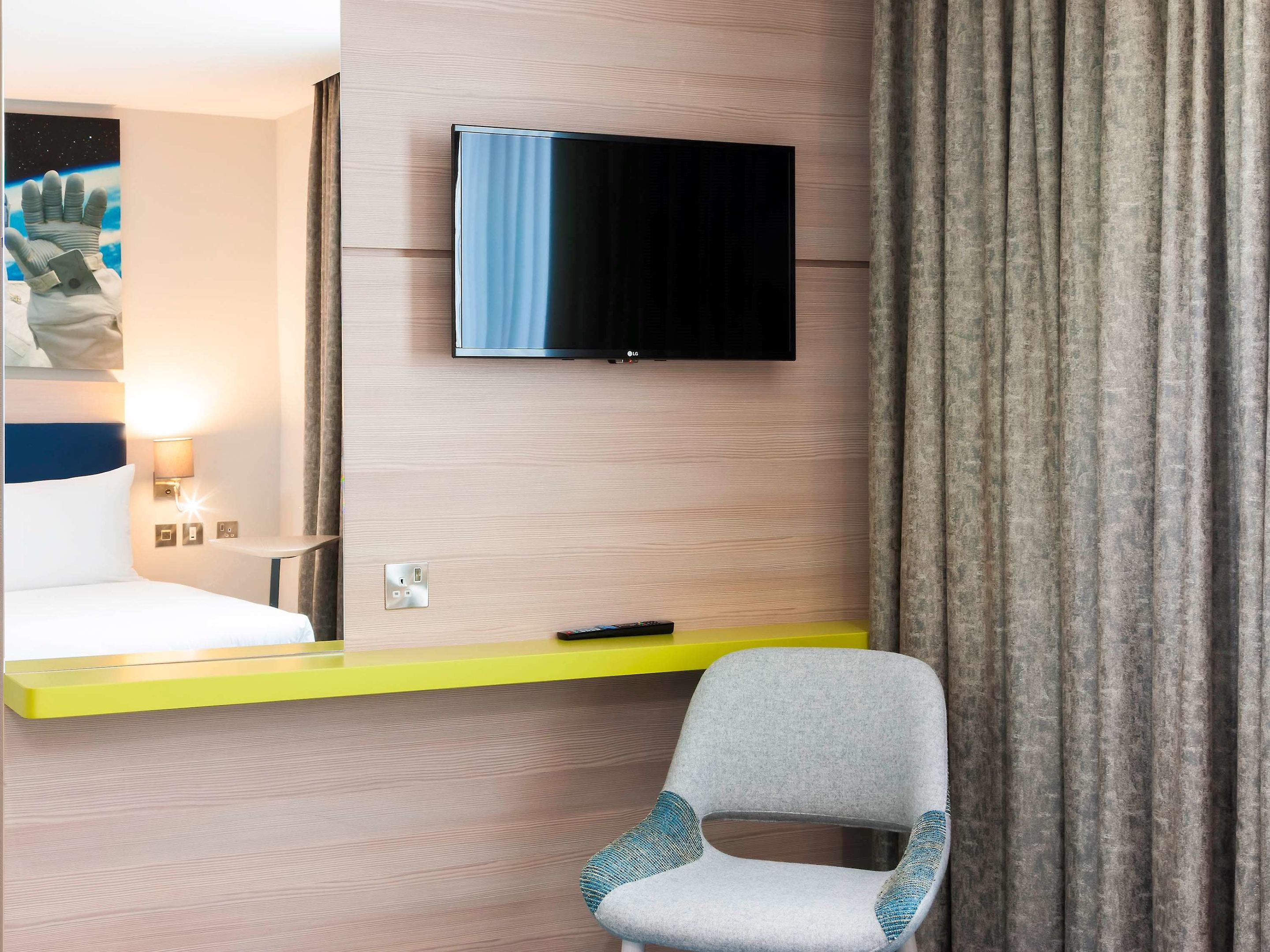 ibis styles london heathrow