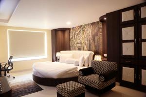 Kingdom Hotel,Moga>>Ludhiana,2 star