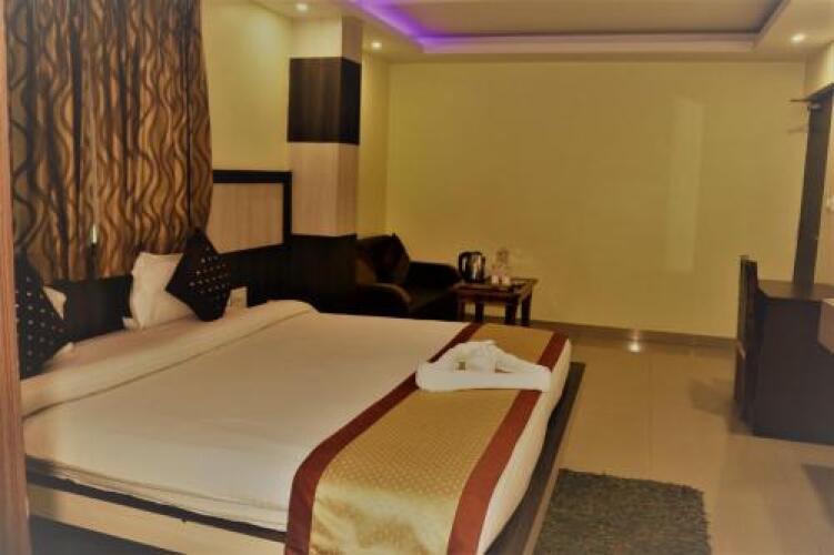 hotel vaishnavi heights