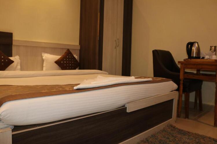 hotel vaishnavi heights