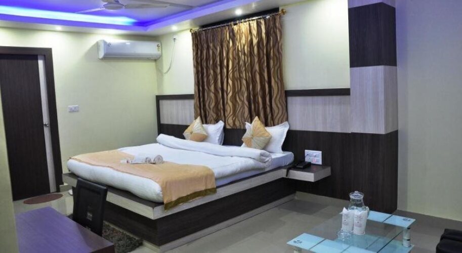 hotel vaishnavi heights
