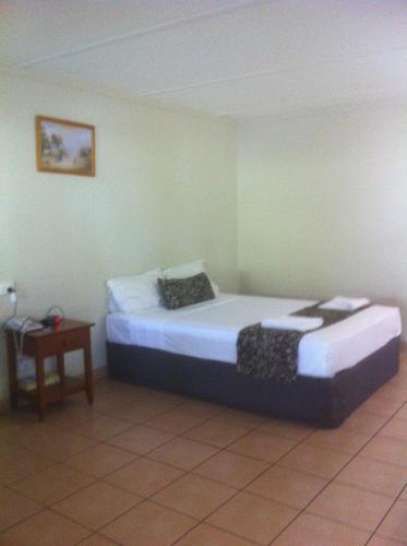 Black Nugget Hotel Motel,81 Mills Avenue,3 star