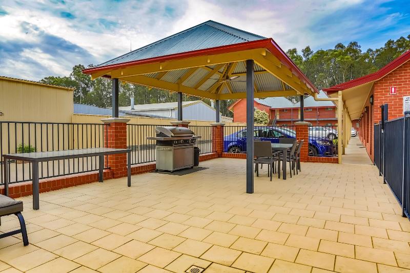 Murray Waters Motor Inn & Apartments,Barham>>Aireys Inlet,2.5 star