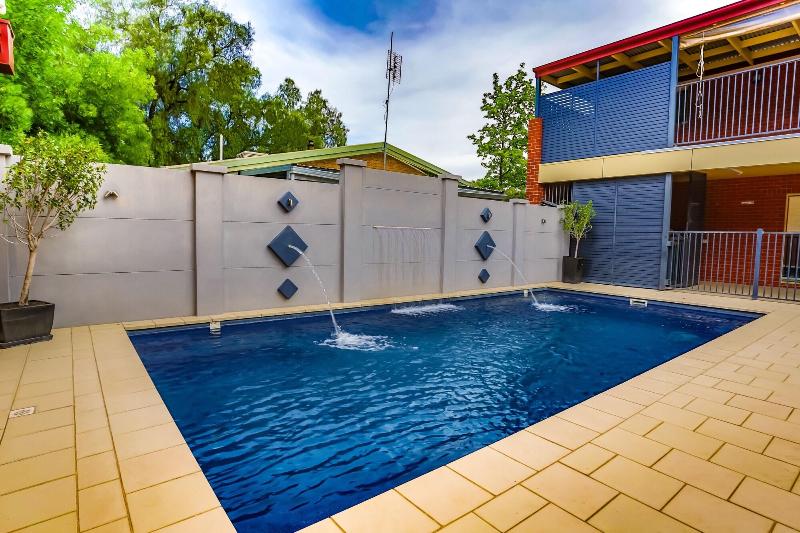 Murray Waters Motor Inn & Apartments,Barham>>Aireys Inlet,2.5 star