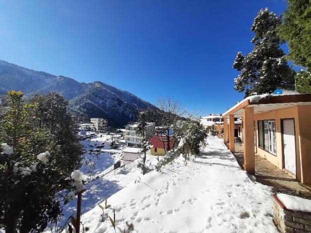 janardan resort pangot