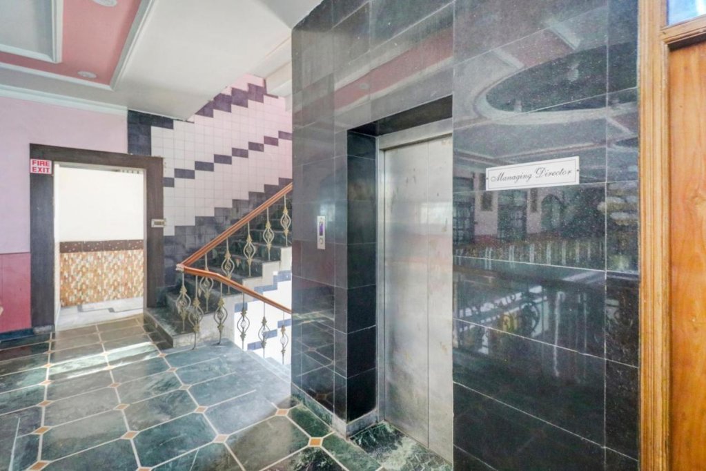 Capital O74359 Hotel Mukut Mahal,India>>Meerut,3 star