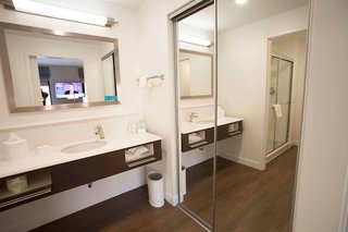 Hampton Inn & Suites Downtown St. Paul,Little Canada>>Downtown Minneapolis,3 star