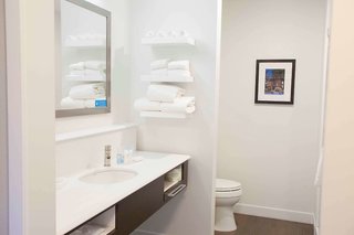 Hampton Inn & Suites Downtown St. Paul,Little Canada>>Downtown Minneapolis,3 star