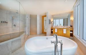 The Ritz-Carlton, Dubai International Financial Centre,Near Dubai Aquarium & Underwater Zoo,5 star