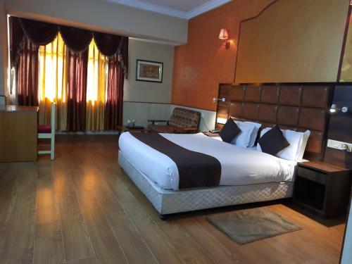 A P Residency,Police Line Road,3 star