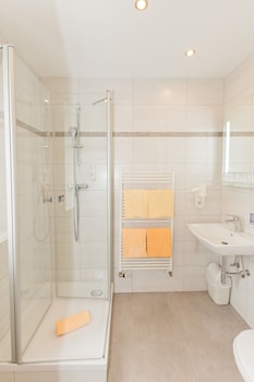 hotel das junior by max 70