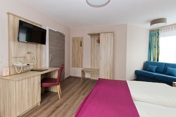 hotel das junior by max 70