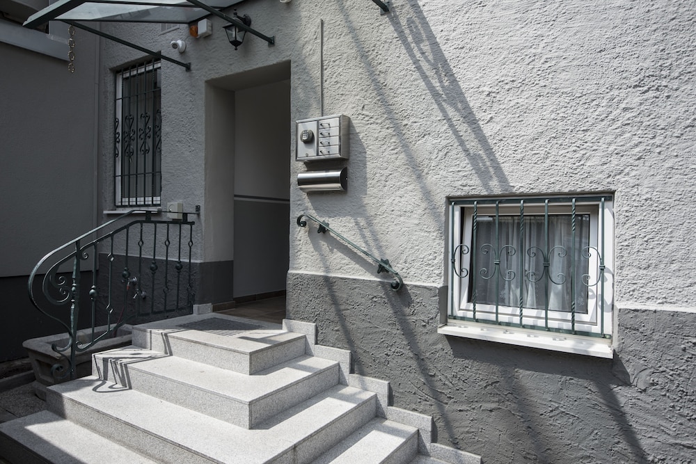 hotel das junior by max 70