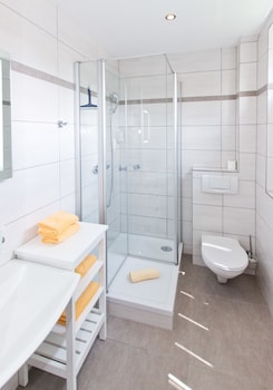 hotel das junior by max 70