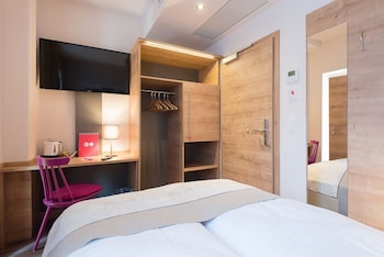 hotel das junior by max 70