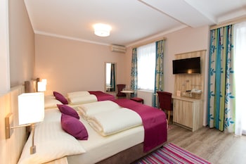 hotel das junior by max 70