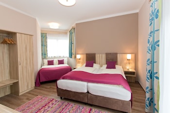 hotel das junior by max 70