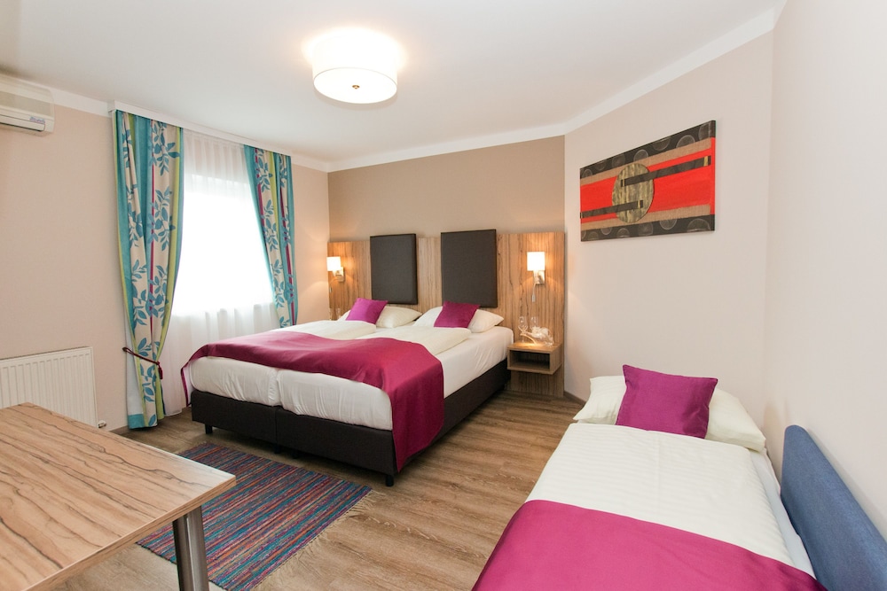 hotel das junior by max 70