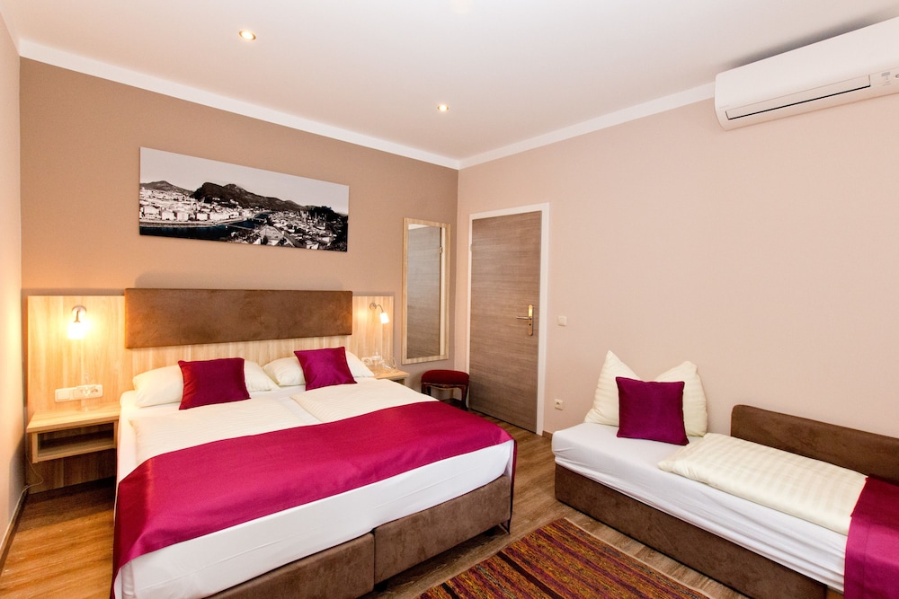 hotel das junior by max 70