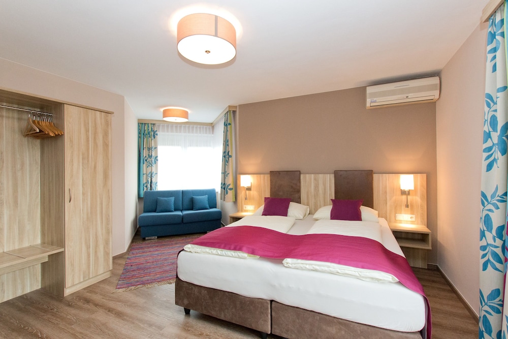 hotel das junior by max 70