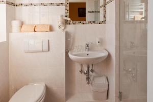 hotel das junior by max 70