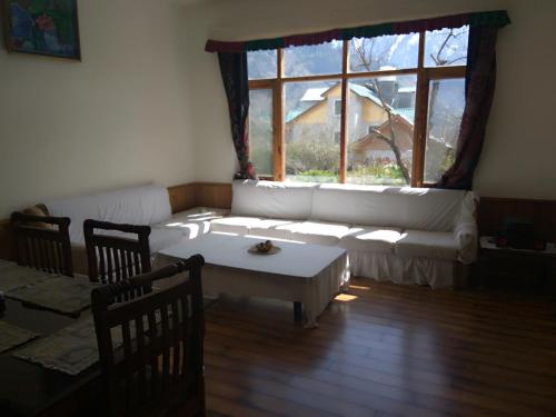the himalayan chalet