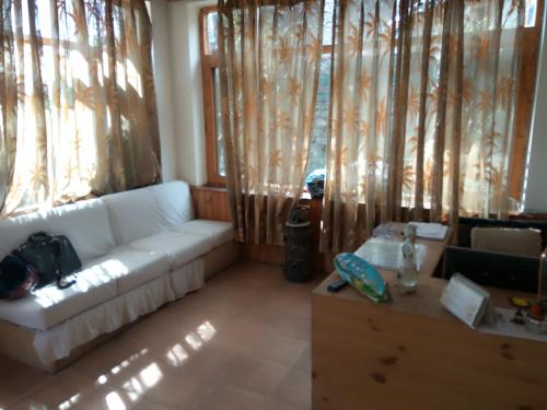 the himalayan chalet