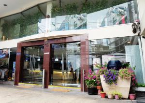 grand business inn