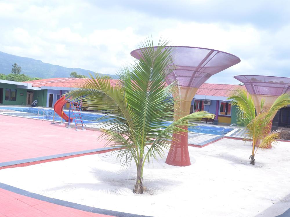 007 universe resort