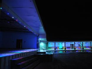 007 universe resort