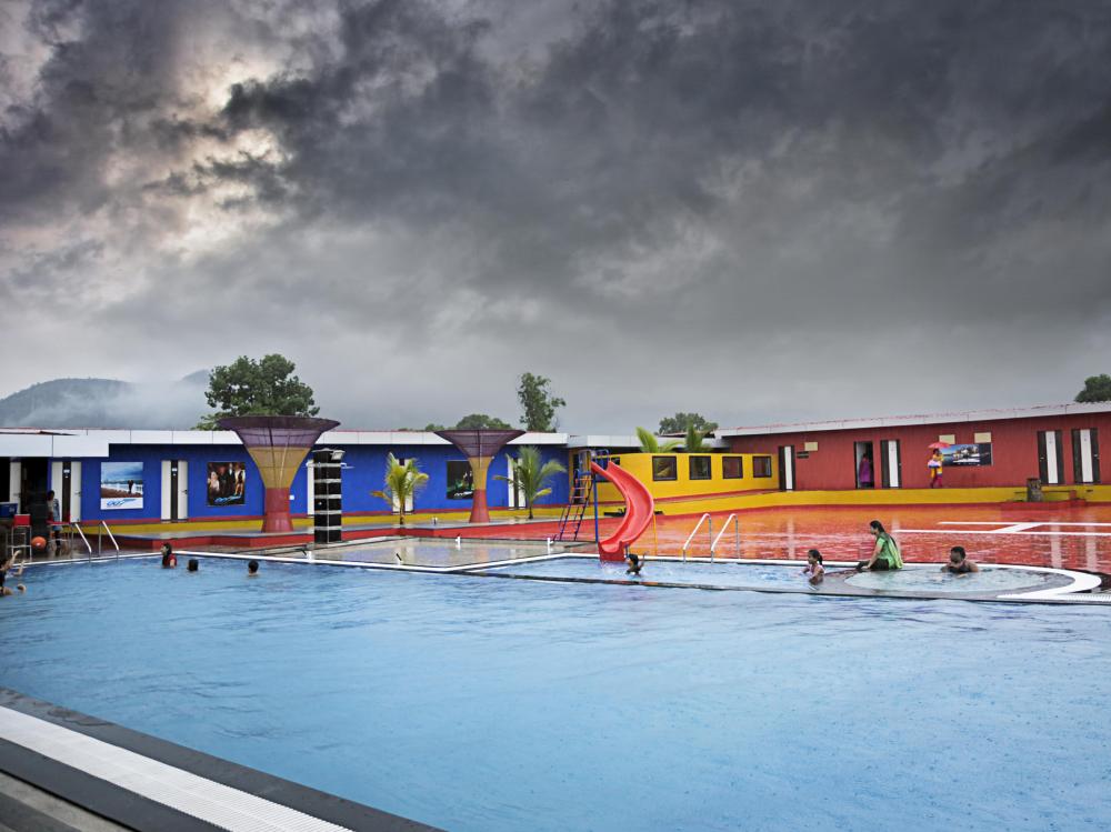 007 universe resort