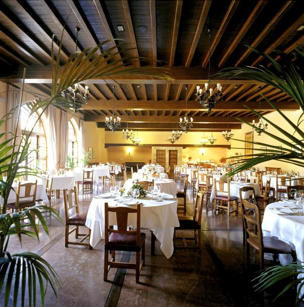 parador de santillana del mar