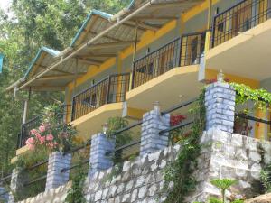 Oak Valley Resorts,Coonoor>>Coimbatore,3 star