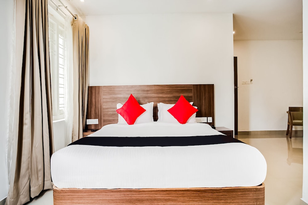 hotel midhuna international