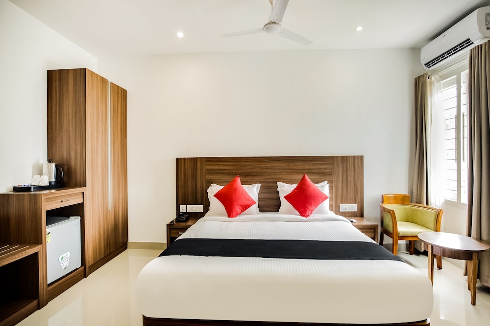 hotel midhuna international